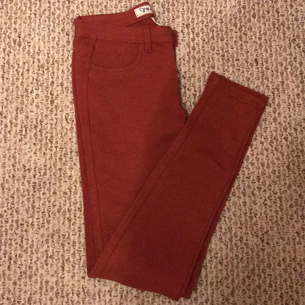 ❤️ NWOT JW MAXX BURGUNDY JEANS WITH GREAT STRETCH
